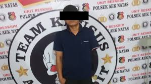 Iman ditangkap karena diduga mencuri kotak infak milik salah satu masjid di medan. T1tv4vwfqereqm