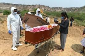 Esta infecção fúngica, causada por 27 fungos diferentes, ataca os seios da face, o cérebro, os pulmões, a pele, o estômago e os rins. Infeccao Micotica Mortal Se Propaga Entre Vitimas Da Covid 19 Na India