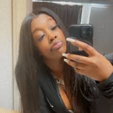 Brenda Kaye's Instagram, Twitter & Facebook