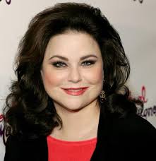 We threw a little @cosmopolitan x @versace dinner last week and all I can  say is that I *highly* recommend making your dinner guests fill out deeply  personal Cosmo quiz questions to