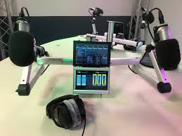 Radio 538 refers to the wavelength that radio veronica was broadcast on in the seventies. Radio 538 Voice Of Holland Studio Radio Design Home Studio Setup Podcast Studio