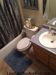 How To Clean Your Bathroom In 7 Minutes Or Less Cleaning Bathroom Tiles Homemade Cleaning Wipes Clean Bathroom Grout