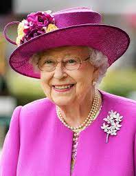 18 Etiquette Rules Everyone In The Royal Family Must Follow Queen Elizabeth Her Majesty The Queen Queen Hat