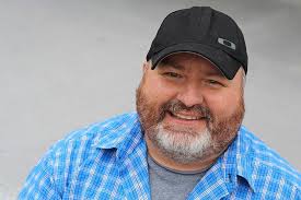 Darren Elmore's Instagram, Twitter & Facebook