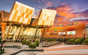 1 hypermarket cora (11,300 m²). Sun Plaza Mall Uti Grup