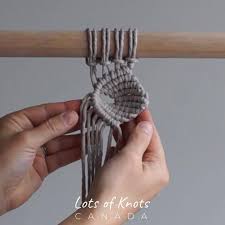 Diy Macrame Tutorial Vine Leaf Pattern Using Double Half Hitch Knots Youtube Video In 2020 Macrame Patterns Tutorials Macrame Knots Pattern Macrame Knots Tutorial