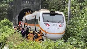 36 feared dead as rescuers struggle to reach crushed carriages (англ.). 3gfwpm96wfymhm