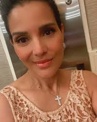 Janet Parra's Instagram, Twitter & Facebook