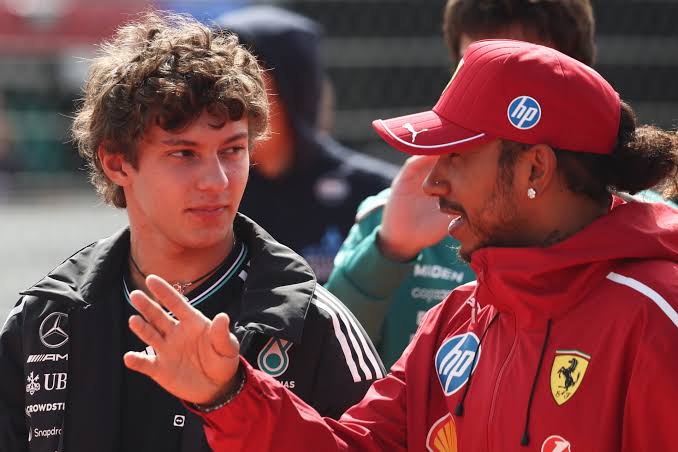 Kimi Antonelli reveals the advice 'really cool' Lewis Hamilton has been  giving him just before F1 races
