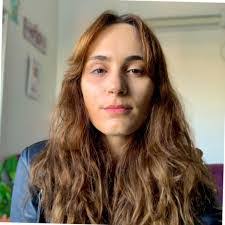 Holly Mcnutt's Instagram, Twitter & Facebook