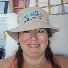 WHISK DRAGONFLY: what a fun idea! Turn a cheap wire whisk into a colorful  dragonfly. ✓ instructions:  https://www.itsalwaysautumn.com/easy-whisk-dragonfly-craft.html