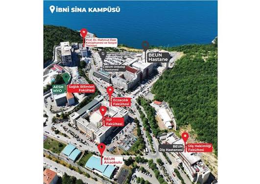 📍Gelin, kampüslerimize kuşbakışı bir göz atalım! 1️⃣ Farabi Kampüsü 2️⃣  İbni Sina Kampüsü 📚 Zonguldak Bülent Ecevit Üniversitesi, deniz kıyısında  yer alan bir şehir üniversitesidir. 💙 Eşsiz mavilikle 🌿 benzersiz yeşilin  buluştuğu
