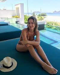 Losada trabaja con etchecopar en a24 y acompaña al conductor de basta baby desde hace algunas semanas. Las Fotos Sexies De Carolina Losada La Conductora Diosa De Noticiero Ciudad Magazine