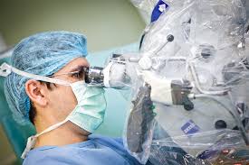 Hernia de disc se produce atunci cand centrul gelatinos ( nucleul ) al discului împinge inelul exterior fibros (annulus) si intra astfel in contact cu o radacina nervoasa. Hernia De Disc Tehnici Minim Invazive Microchirurgicale Reginamaria Ro