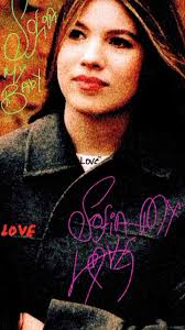 Hey baby it's me I'm buying Ice cream for you please come to me ice cream  melting now come to me very fast