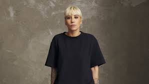 chorus c g dm7 fm6/ab g7 d'estate muoio un po', aspetto che ritorni l'illusione c g di un'estate. Malika Ayane A Sanremo Ora Che Mi Sono Sfogata Posso Tornare Al Festival La Repubblica