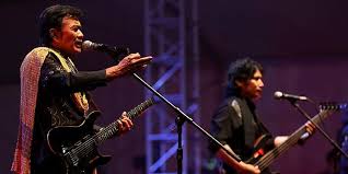 Banyaknya pecinta musik barat di indonesia juga dapat mempengaruhi posisi tangga lagu tersebut. Sejarah Musik Dangdut
