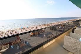 Hotelul ofera camere cu vedere la mare si cu vedere la lac la cele mai inalte standarde ale unui hotel de 4 bine ati venit la iaki conference & spa hotel, mamaia. Apartament Amphora Direct Pe Plaja NÄvodari Book Your Hotel With Viamichelin