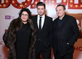 Алексей учитель и юлия пересильд с дочерьми. Tajny Lichnoj Zhizni Alekseya Uchitelya Zheny Zhenshiny Deti Biografiya Zheny Akterov Rezhisserov Ego Zhena Zheny Znamenitostej