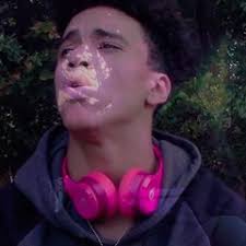 Ethan Ruggles's Instagram, Twitter & Facebook