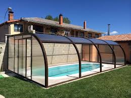 Una casa de alojamiento rural de alquiler siempre íntegro con todas las comodidades hasta para 12 personas con piscina, jacuzzi, barbacoa, patio, jardín, terrazas, futbolín, wii, wifi, cocina completa. Cubiertas De Piscina Para Casas Rurales Todas Sus Ventajas Tecnyvan