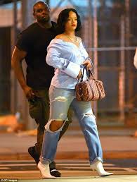 Rihanna Says She Learned To Contour Her Face When She Gained Weight Rihanna Outfits Rihanna Style Rihanna Street Style