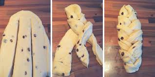 Osterbrot Saftiges Und Lockeres Hefegeback Fur Jederzeit Larissa Cakerdd In 2020 Hefegeback Hefezopf Rezept Osterbrot Rezept