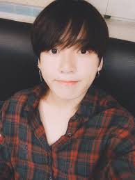 Il C Est Coupe Les Cheveux T T Mais Ca Reste Le Plus Bel Homme De Tout L Univers Mais Jai Le Coeur Brise T T Vkook Jimin Selca Jungkook