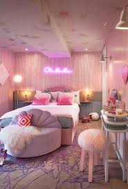 Em Um Quarto Totalmente Rosa Todos Os Elementos Decorativos Acabam Seguindo A Mesma Linha Portanto Use P Room Ideas Bedroom Bedroom Design Aesthetic Bedroom
