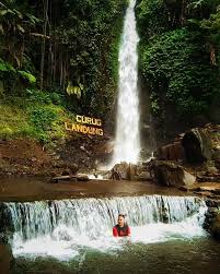 Harga tiket masuk curug ciherang pada bulan juni 2021 ini sebesar rp 40.000 per orang, eiitss jangan bilang mahal dulu, baca sampai habis artikel ini. Foto Lokasi Dan Harga Tiket Masuk Curug Landung Kuningan Jawa Barat