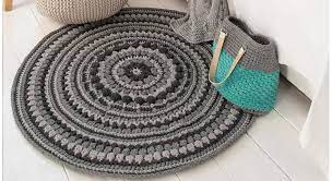 Anleitung zum nachmachen selbstgemachter häkelteppich #diy #selbermachen. Wie Viel Garne Brauche Ich Fur Pouffes Teppiche Und Andere Runde Projekte