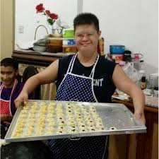 Apa itu down syndrome dan potads ? Kisah Aswin Nugroho Penyandang Down Syndrome Penjual Kue Kering Yang Berjuang Untuk Mandiri Bbc News Indonesia