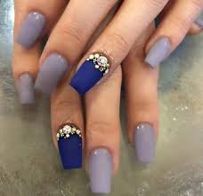 También puedes usar el rosa oscuro, el azul cobalto, así como los tonos metálicos oscuros. Piel Morena Oscura Todos Los Colores Maree Nail Salon Facebook