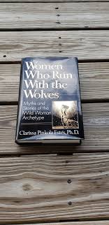 1992 Women Who Run With The Wolves Hardcover First Edition Women Who Run With Wolves By Clarissa Pinkola Estes Ph D Vintage Books Cool Books Women Stories
