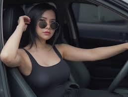 Ia sudah bersiap di meja yang isinya kompor, alat masak dan berbagai bahan masakan yang siap ia olah. 5 Foto Seksi Maria Vania Pakai Baju Renang Menggoda Mana Dibanding Georgina Rodriguez Okezone Bola