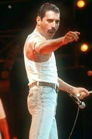 Queen singer freddie mercury was fiercely protective of his privacy, and he continued to guard it jealously even as his health succumbed to the ravages of ai. Bildergalerie Zum 20 Todestag Von Freddie Mercury Bildergalerien Mediacenter Tagesspiegel