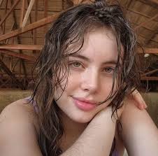 Appearance without makeup discussion