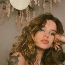 Alex Moon's Instagram, Twitter & Facebook