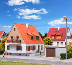 Während in manchen bundesländern die errichtung der garage sogar genehmigungsfrei ist, gelten anderswo strenge auflagen. H0 Einfamilienhaus Mit Terrasse Garage Und Pergola Stadt Gebaude Spur H0 Sortiment Viessmann Modelltechnik Gmbh