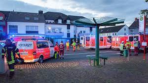 Bei einer schweren explosion im chemiepark leverkusen ist am dienstag ein mensch ums leben gekommen. Brand In Wohnblock In Rheindorf
