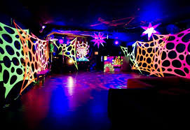 1fe3a3a8e72f3d3c93c1cb02acef373f Jpg 736 507 Blacklight Party Neon Party Neon Party Decorations