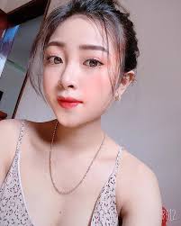 Trang điểm khoe nhan sắc xinh xắn khi mang bầu, vợ Phan Văn Đức bị dân mạng  góp ý