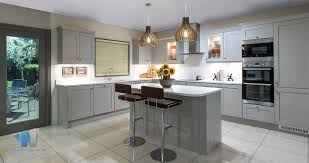 Dengan harga yang terjangkau kami pastikan anda mendapatkan kitchen set dengan kualitas yang baik serta desain yang cantik. Jasa Pembuatan Kitchen Set Terbaik Dan Profesional