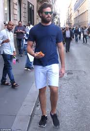 Leo elizabeth is a tv personality along with being a former model and actress. Armie Hammer Unrecognisable With Beard As He Enjoys Solo Stroll In Rome Daily Mail Online