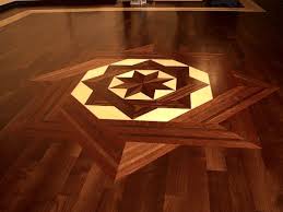 Wood Floor Medallion Installed In A Relatively Large Room Dark Color Installation Design De Moveis Decoracao De Casa Interiores