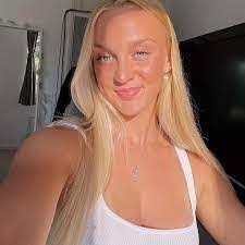 Mallory Block's Instagram, Twitter & Facebook