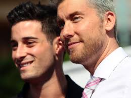 Lance Bass looking to purchase home in Palm Springs