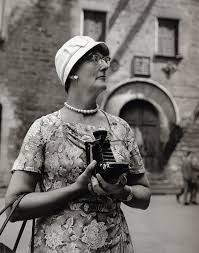 Eugeni Forcano Old Tourist With Old Camera Turista Y Camara Vetustas Barcelona Cathedral 1963 Vintage Portraits Photography Photographer