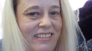 Kari Wing's Instagram, Twitter & Facebook