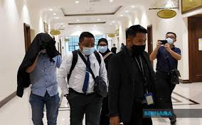 Hakikatnya, tidak salah kita sebagai muslim memperjuangkan dan membantah apa jua keganasan dan penindasan. Bernama Tiga Pejawat Awam Didakwa Kemuka Tuntutan Palsu Salah Guna Kuasa
